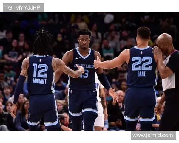 快船队击败灰熊，豪取连胜！篮球风暴席卷全场