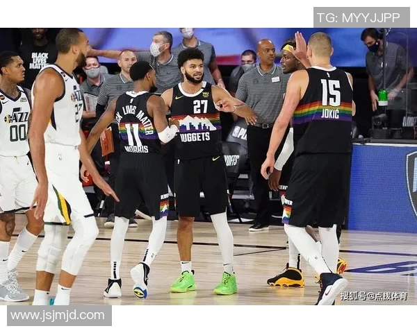 爵士队在季后赛中遭遇连败，教练团队开始调整阵容安排